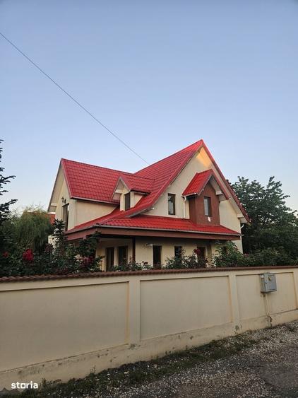 Casă cu 4 camere în Domnești