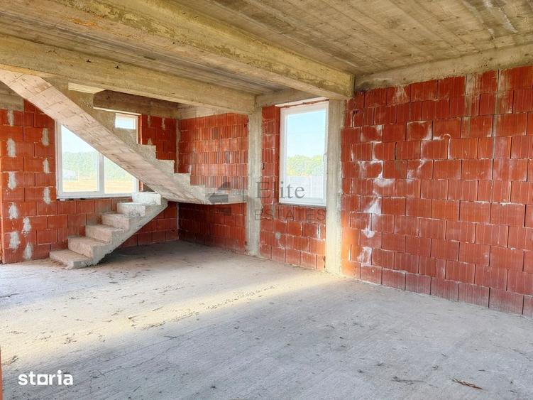 Casă cu 5 camere cu Teren 852 Mp în Tăut