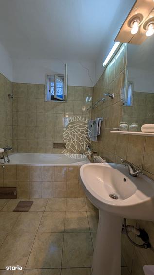 Apartament cu 3 camere, mobilat în Central