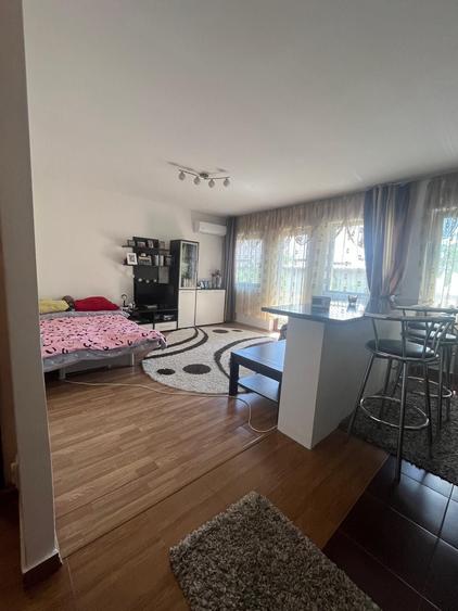 Garsonieră decomandată în Central