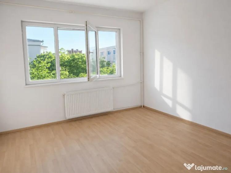 Apartament cu 3 camere decomandat în Rovine
