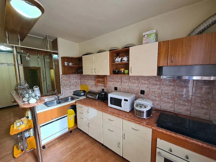 Apartament cu 3 camere decomandat, mobilat în Central