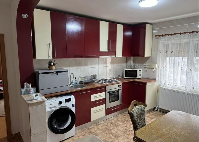 Apartament cu 3 camere decomandat în Micro 20