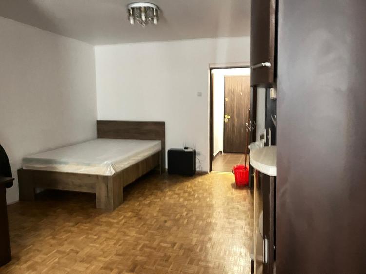 Garsonieră, zona Giurgiului, 2 stații  Eroii Revoluției, str Magurei, 1 - 1