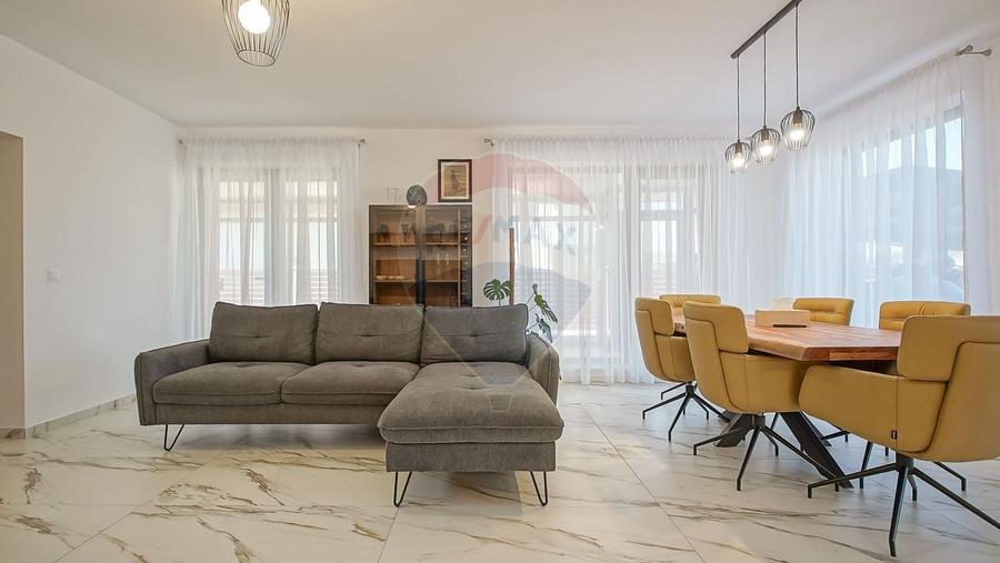 Casă individuală cu 5 camere cu Teren 630 Mp în Hărman