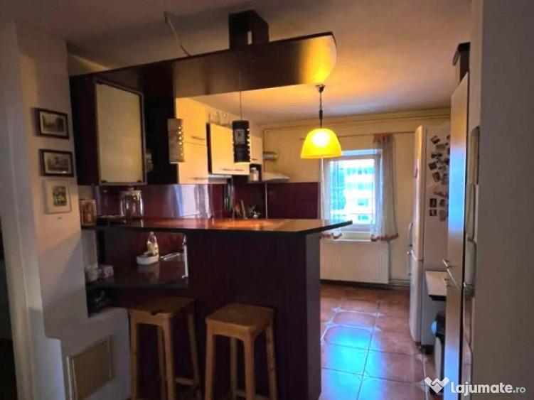 Apartament de 4 camere ( Boxa-Parcare )-Racadau - 6