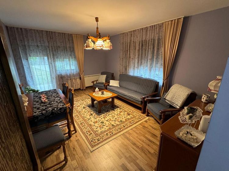 Vand casa ,in zona 14 Mai - 2