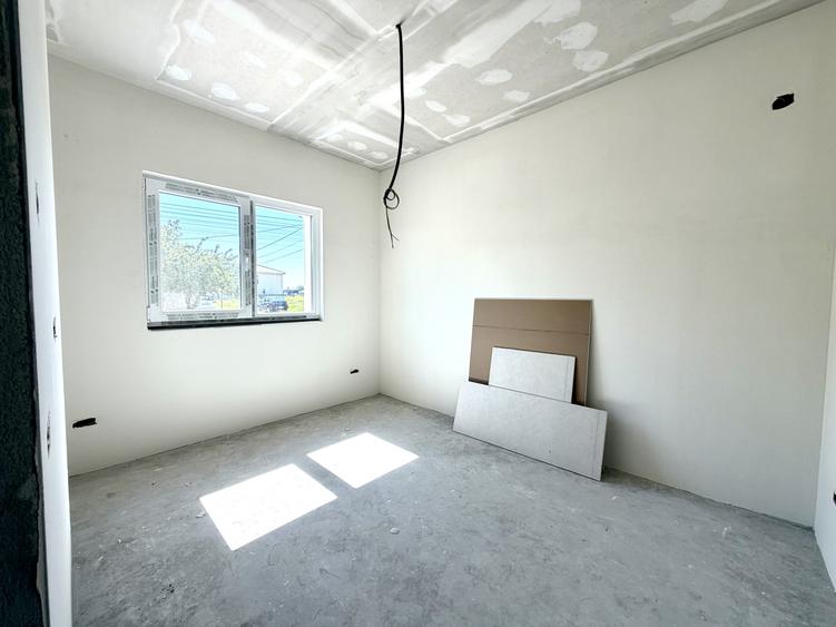 Duplex cu 5 camere cu Canalizare în Dumbrăvița