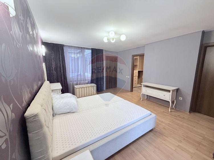 Casă / Vilă de închiriat în  Buna Ziua - 12