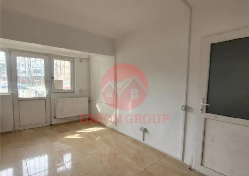Apartament/Spatiu Comercial 4 Camere Parter, Acces Stradal, - 1