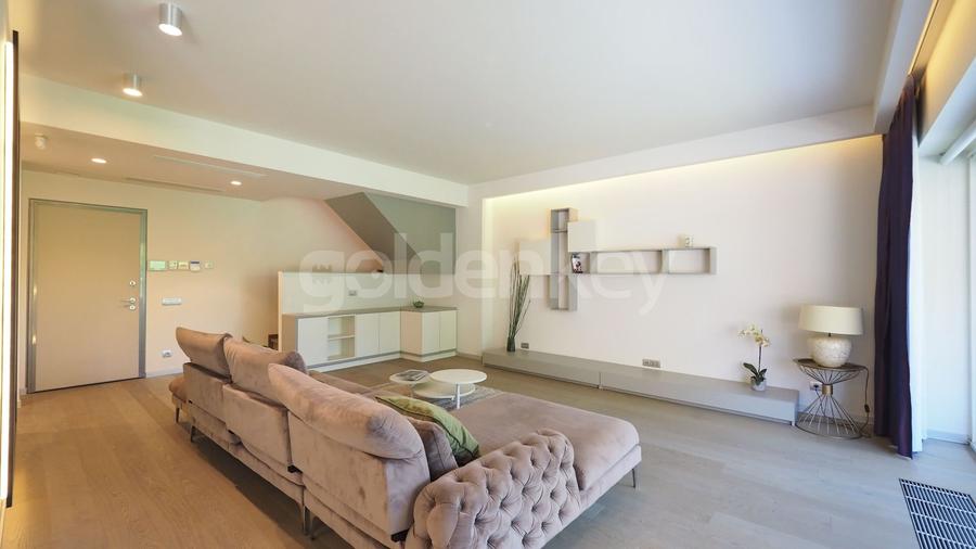 Apartament superb cu gradina | 2 garaje - 3