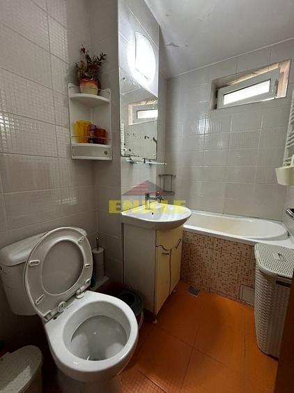 De inchiriat apartament cu 3 camere, zona Bulevard - 10