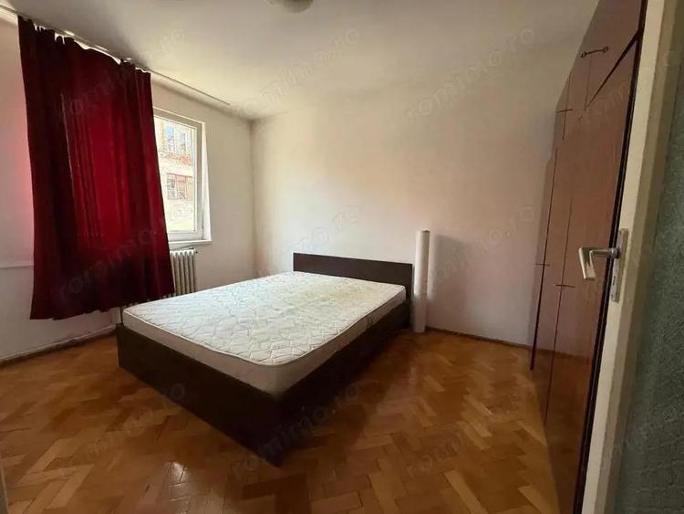 Apartament 3 camere, semidecomandat, etaj 2, 57 mp utili, zona Piata 700 - 3