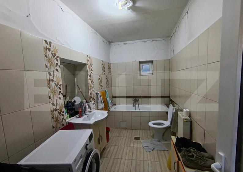 Casa cu 3 camere,baie, bucatarie,anexe.pivni?a teren 800 m - 12