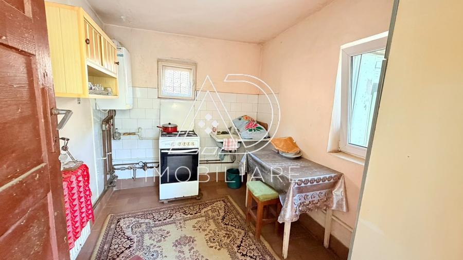 Casă individuală cu 5 camere cu Teren 930 Mp în Central