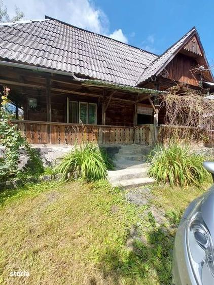 Doua case in zona linistita 1500Mp - 3