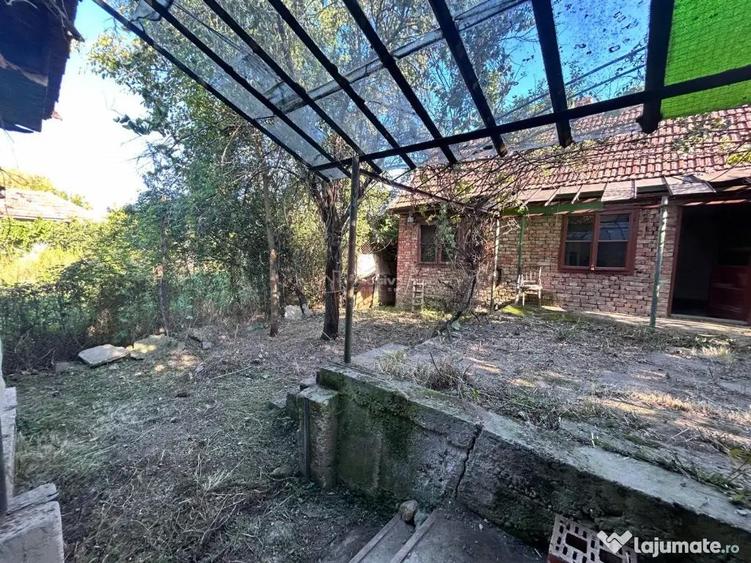 Bocsa Romana, 2 Corpuri de cladire cu Teren de 555 mp. si ga - 2