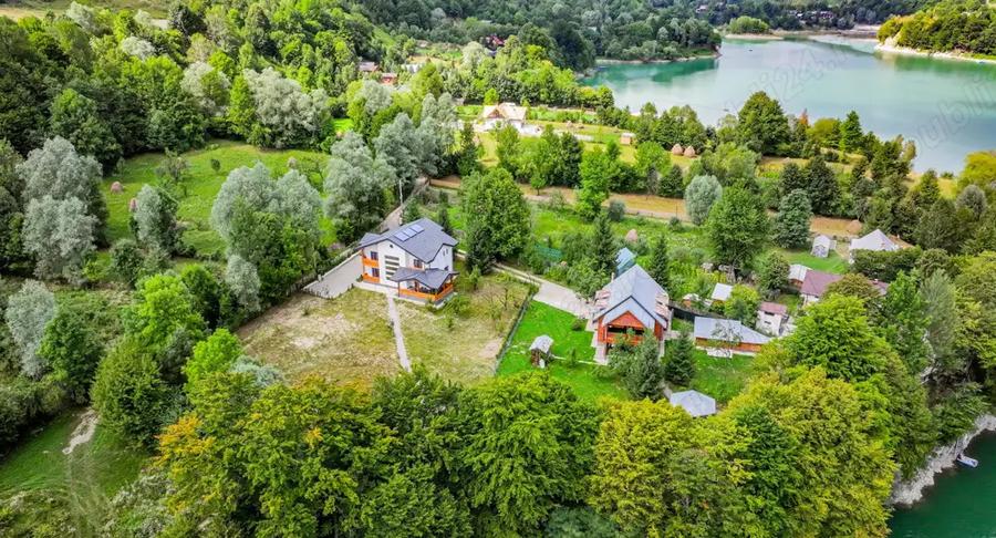 Vand 2 case de vacan?a pe malul Lacului Paltinu - 3