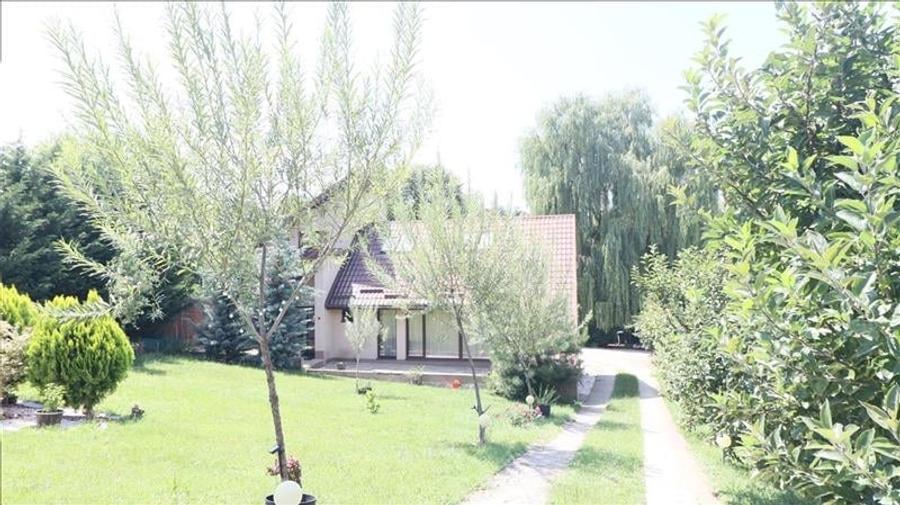 Vila individuala in Barnova 3 camere, 1000 mp teren, curte superba amenajata, ga - 23