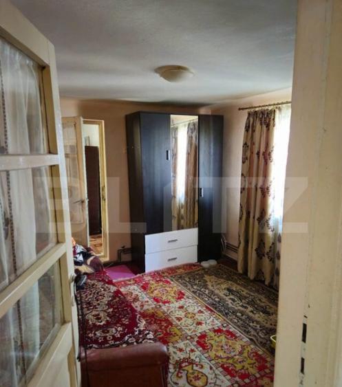 Casa spa?ioasa cu livada, intr-o zona lini?tia la 2 - 11