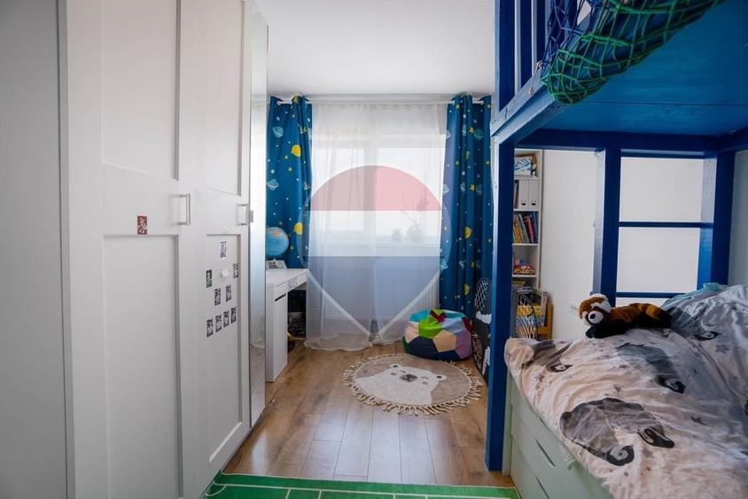 Apartament cu 3 camere decomandat, mobilat în Sânpetru