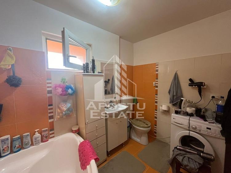 Jumatate de duplex  cu 4 camere si 2 bai, decomandat situat in Utvin - 9