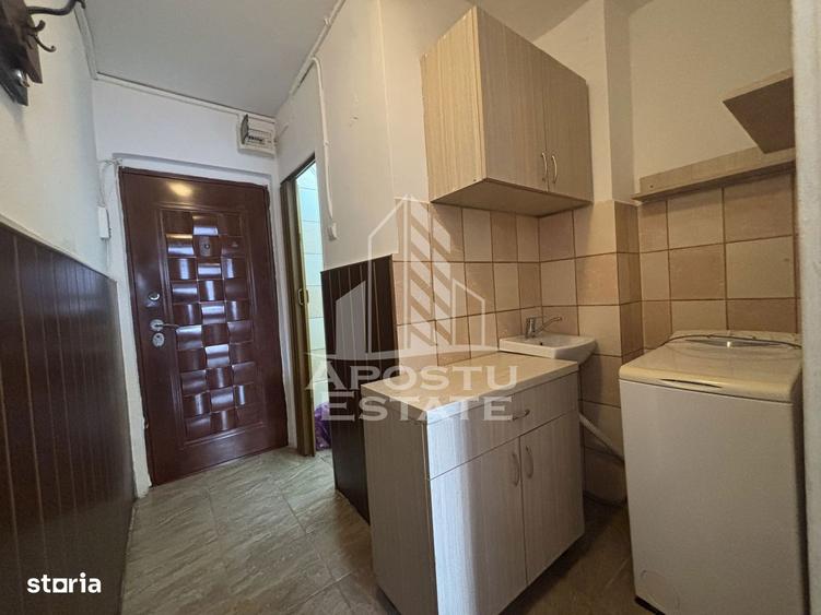 Garsoniera in zona Complexului Studentesc, etajul intai - 1