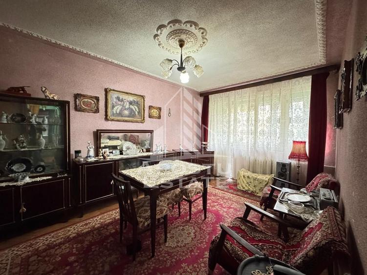 Apartament cu 3 camere, decomandat, zona Dacia - 1