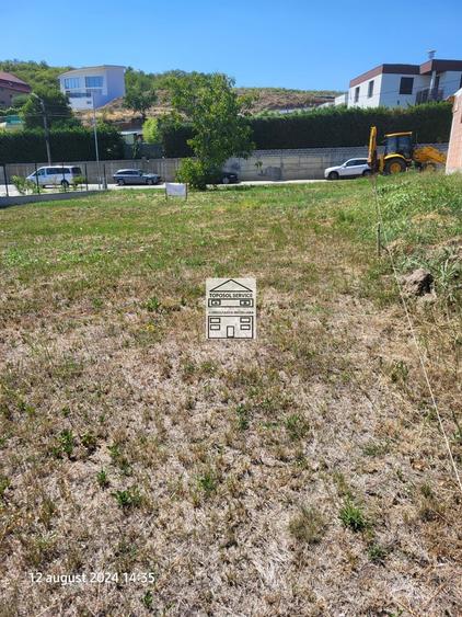 Teren intravilan de vanzare - 2