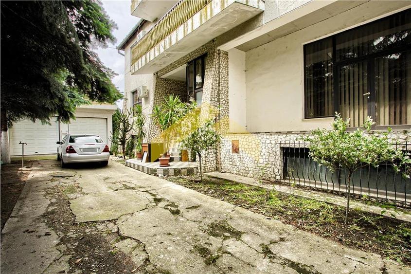 Casa pe colt cu teren de 2464 mp in ZONA MICALACA - 21