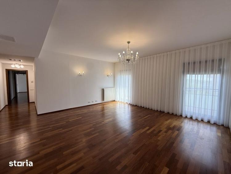 Apartament cu 4 camere, mobilat în Băneasa