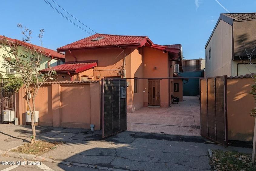 Casă individuală cu 5 camere cu Canalizare în Bucureștii Noi