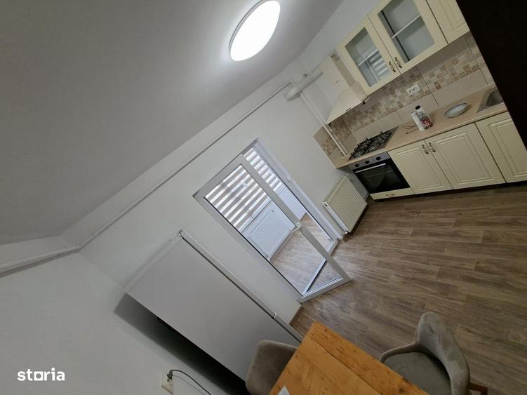 Apartament cu 3 camere decomandat în Eremia