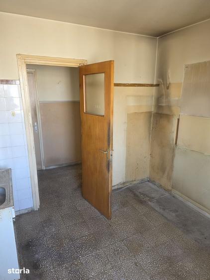 Apartament cu 3 camere semidecomandat în Titan