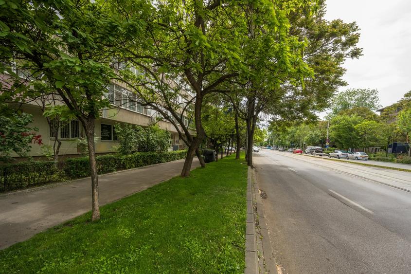 Apartament cu 2 camere semidecomandat, mobilat în 1 Mai