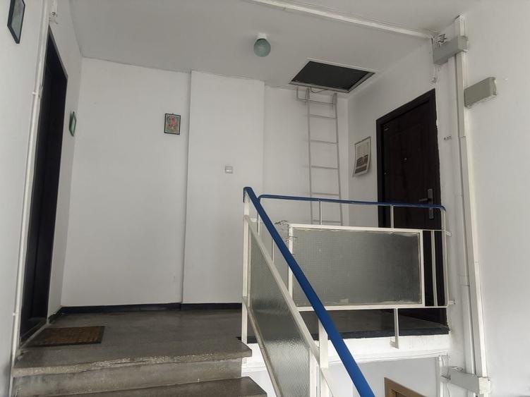Apartament cu 3 camere decomandat în Valea Ialomiței