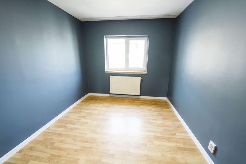 Apartament cu 4 camere decomandat, mobilat în Craiovița Nouă