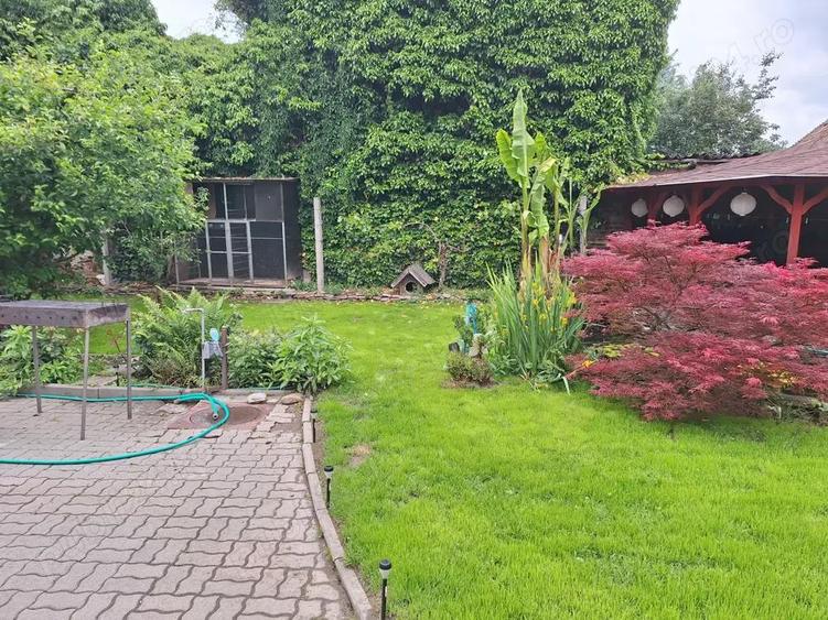 Casă cu 6 camere cu Teren 1330 Mp în Central