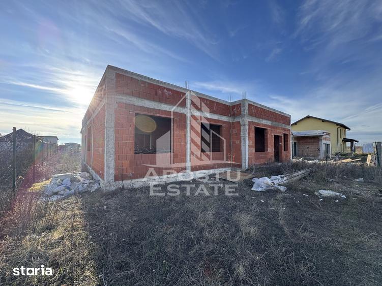 Casă cu 8 camere cu Teren 681 Mp în Central
