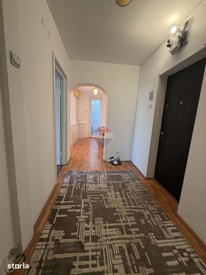Apartament cu 2 camere decomandat în Calea București