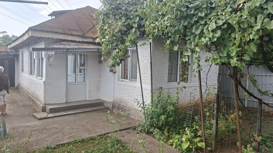 Casă cu 3 camere în Călinești