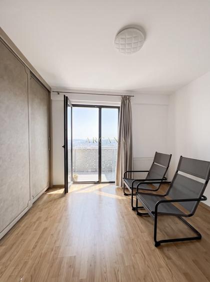 Apartament cu 3 camere semidecomandat, mobilat în Europa