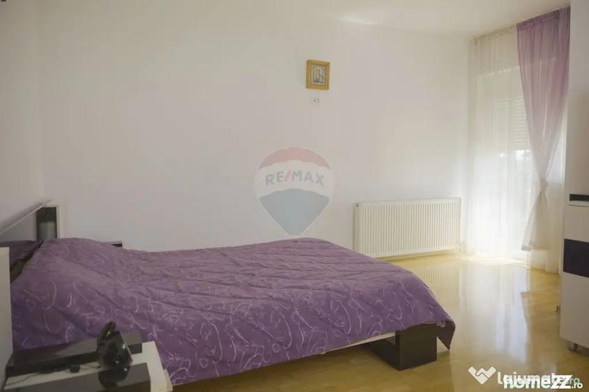 Casă cu 7 camere cu Teren 3093 Mp în Girov