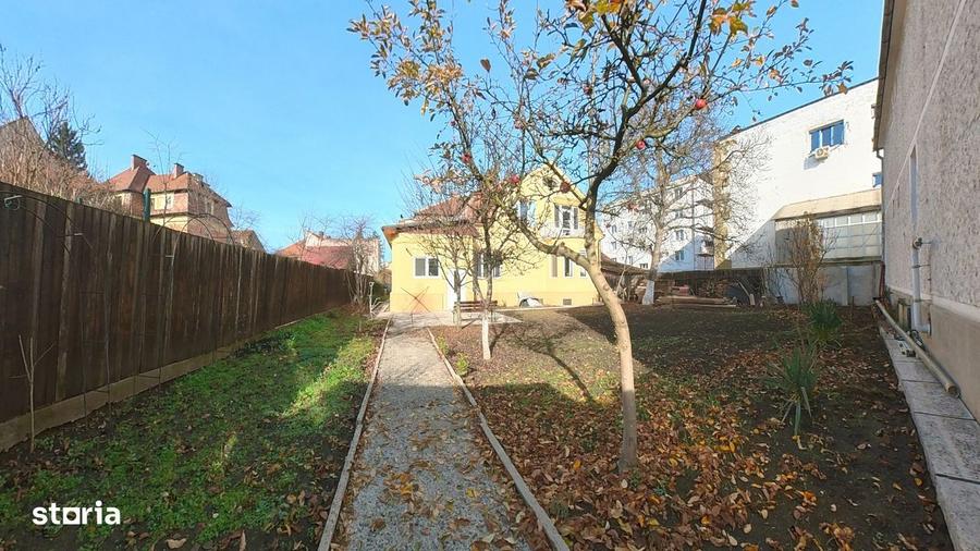 Casă cu 4 camere decomandat în Centrul Istoric