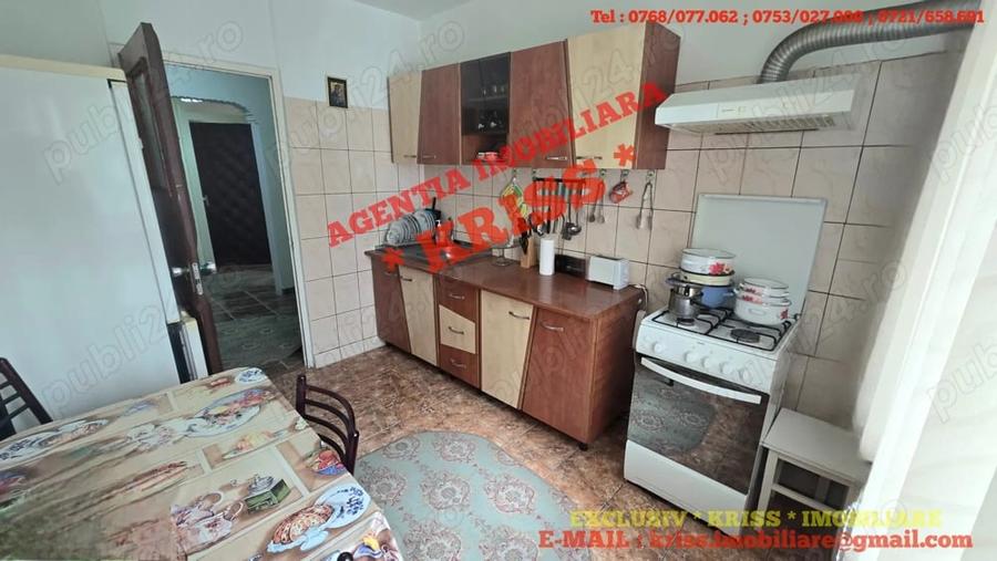 Apartament cu 3 camere decomandat în Găvana