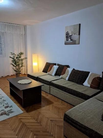 Apartament cu 3 camere decomandat în Splaiul Unirii