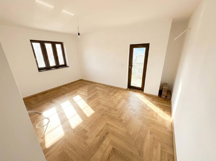 Apartament cu 2 camere decomandat în Pajura