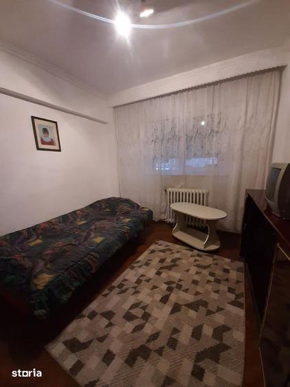 Apartament cu 3 camere în Cetate