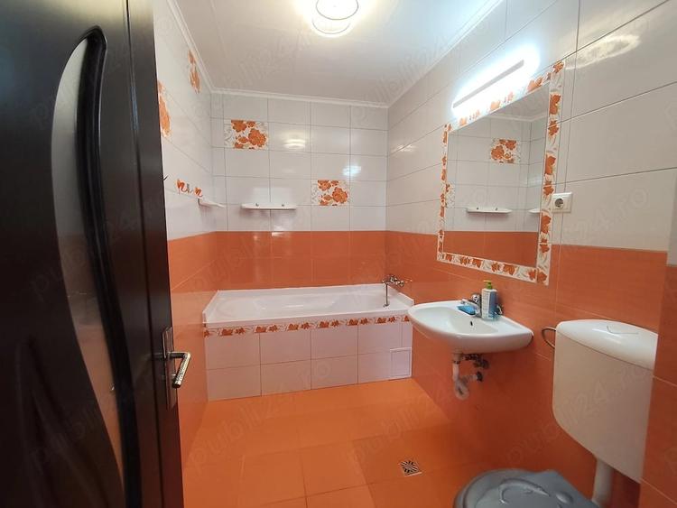 Apartament cu 4 camere decomandat în Florești