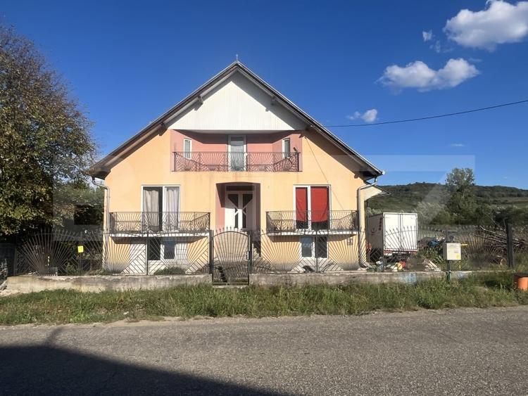 Casă individuală cu 5 camere cu Canalizare în Sud